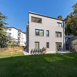 La Torre Con Private Park Apartahotel Trieste