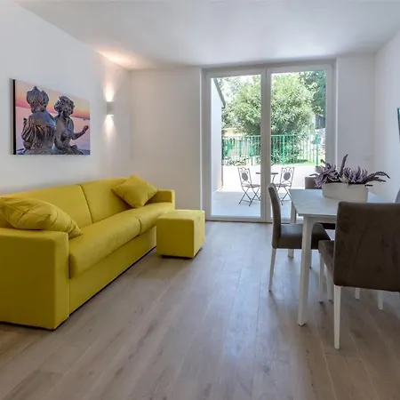 Aparthotel La Torre Con Private Park Triest