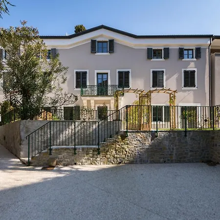 La Torre Con Private Park Apart-hotel 4*