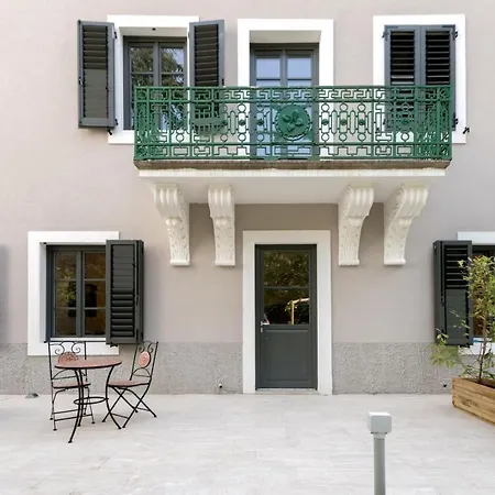 La Torre Con Private Park Apartmanhotel 4*