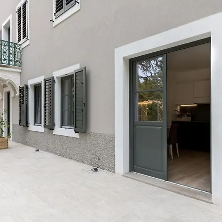 Apartmanhotel La Torre Con Private Park Trieszt