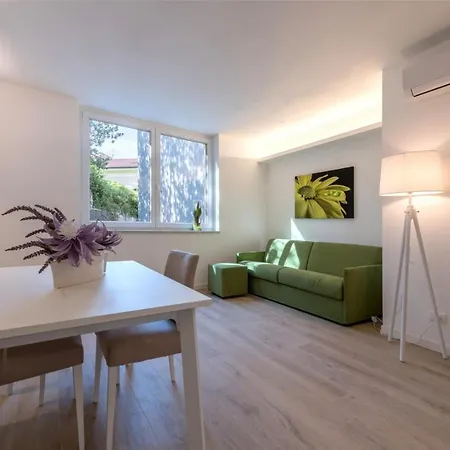 Aparthotel La Torre Con Private Park Triest