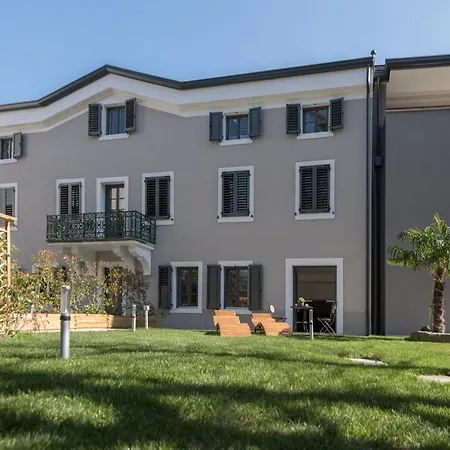 La Torre Con Private Park Apartmanhotel 4*