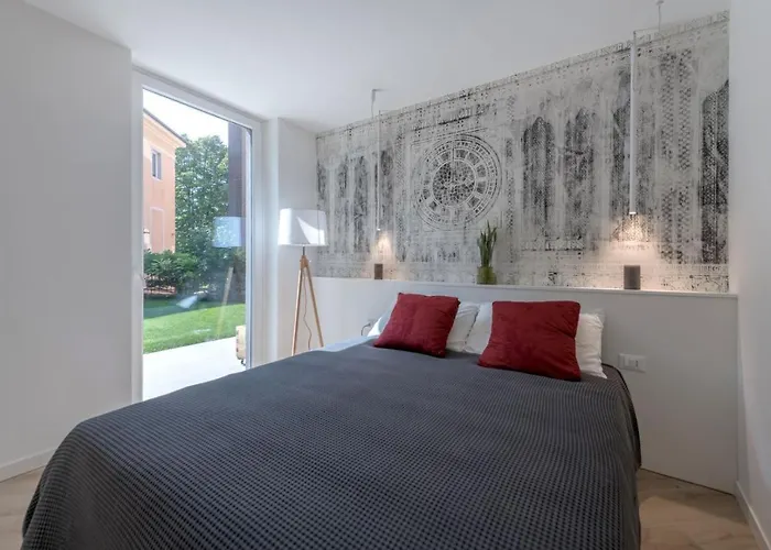 La Torre Con Private Park Apart Otel 4*