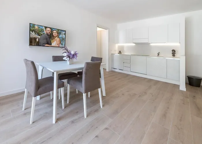 La Torre Con Private Park 4* Trieszt