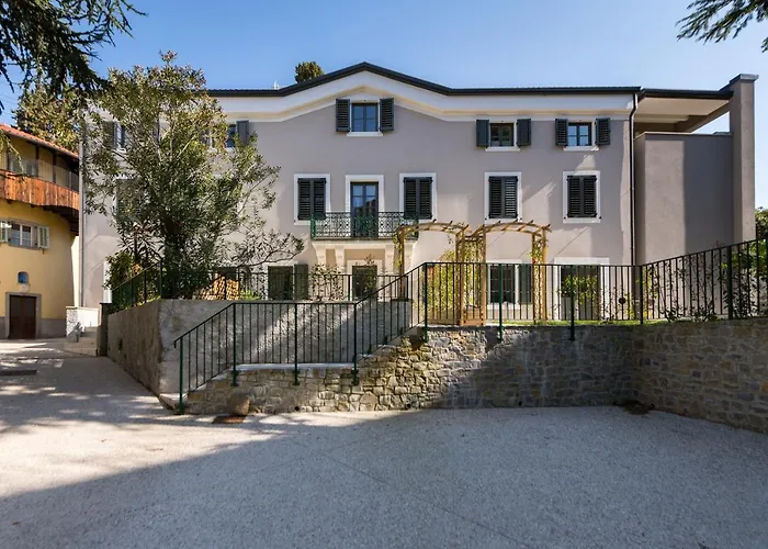 La Torre Con Private Park Apart Otel 4*