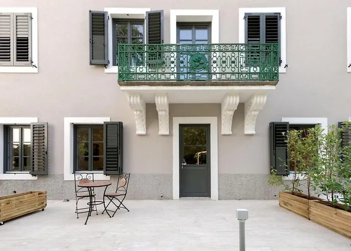 La Torre Con Private Park Apart Otel 4*