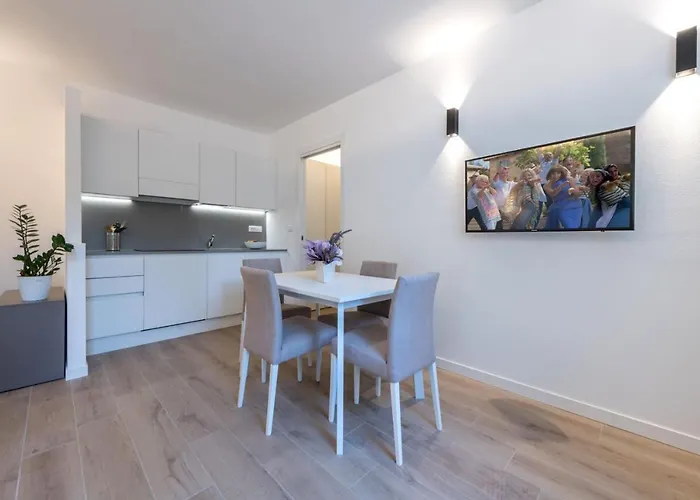 La Torre Con Private Park Apart Otel Trieste