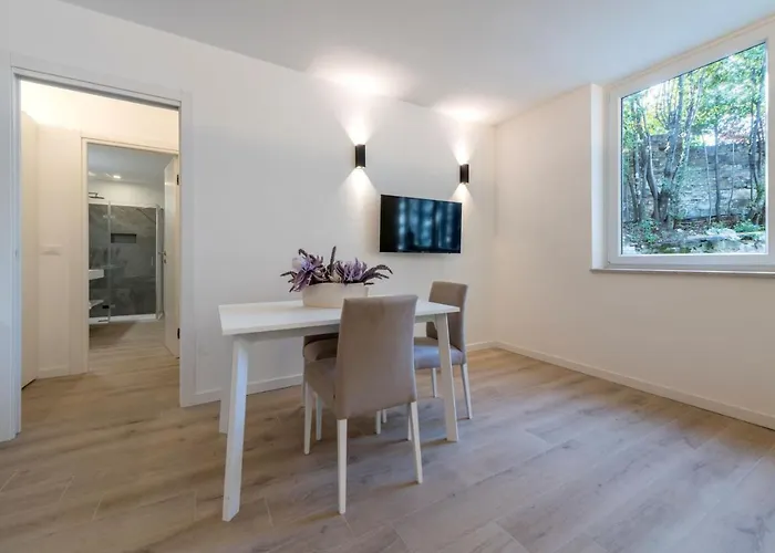 La Torre Con Private Park 4* Trieszt