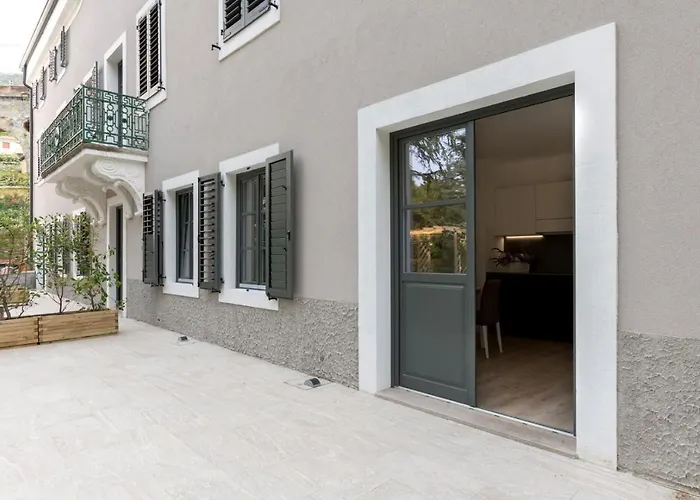 Apartmanhotel La Torre Con Private Park Trieszt