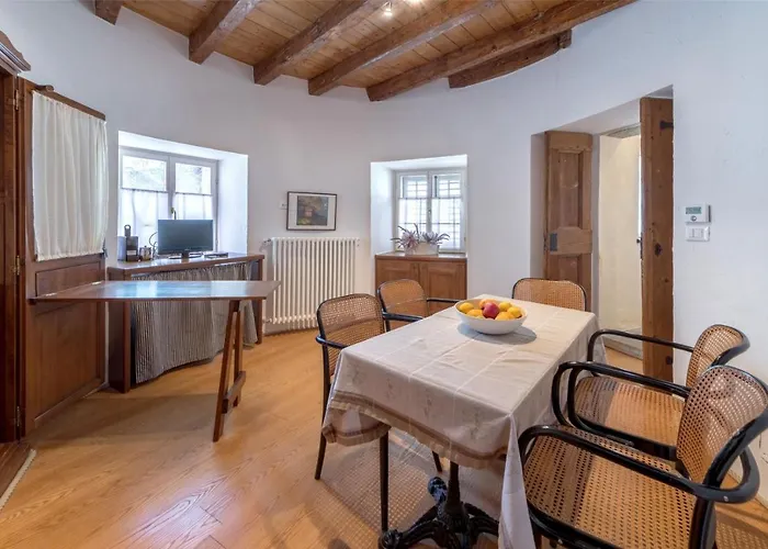 La Torre Con Private Park Apart Otel